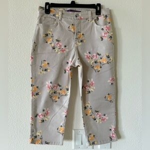 NWOT - Capris Jeans - 8P